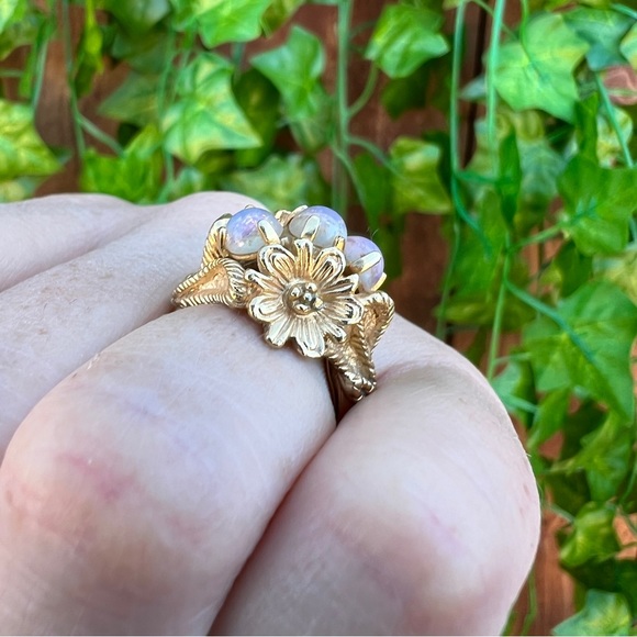 Avon Brand Gold Tone Ring with Opal like beads and flowers - Adjustable 5.5 - 6 - Picture 11 of 12